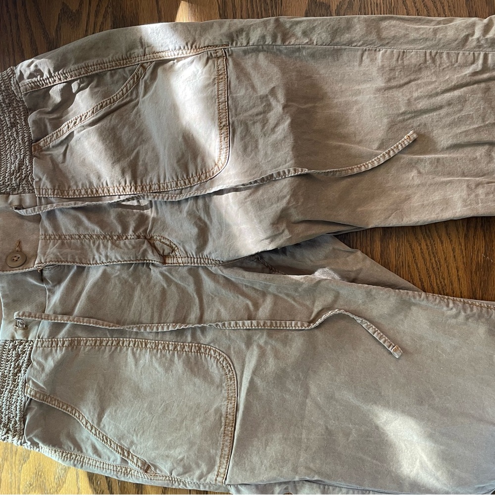 American Eagle Outfitters Relaxed Drawstring Jeans in Light Taupe